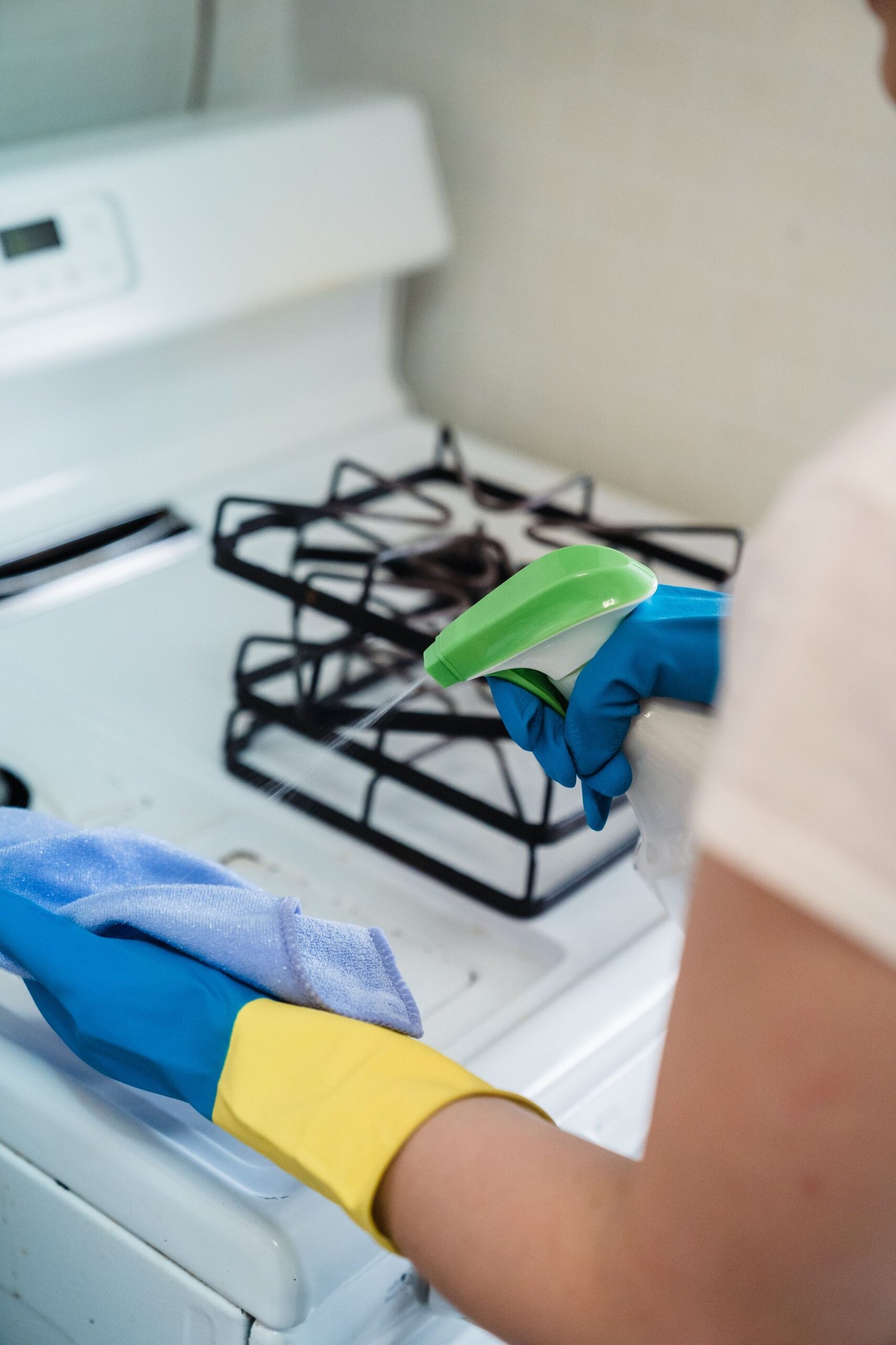 Cleaning a kitchen oven
